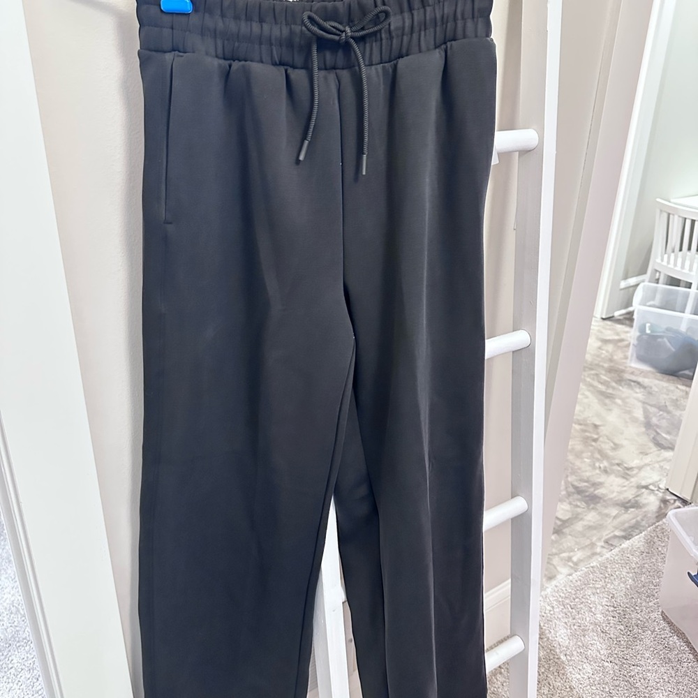 NWT Women’s Black All in Motion pants size small